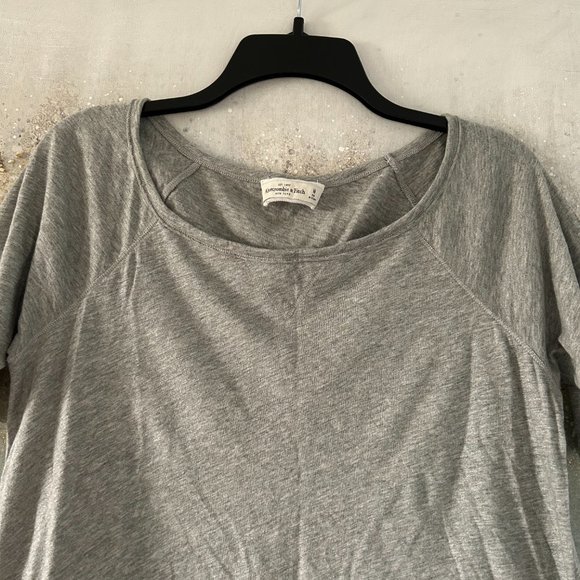 Abercrombie & Fitch T-Shirt (NWOT) - Picture 2 of 9